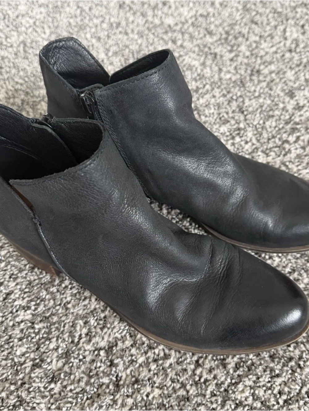 Lucky Brand Banterr Black Leather Ankle Booties 8 Round Toe Zip Low Heel
